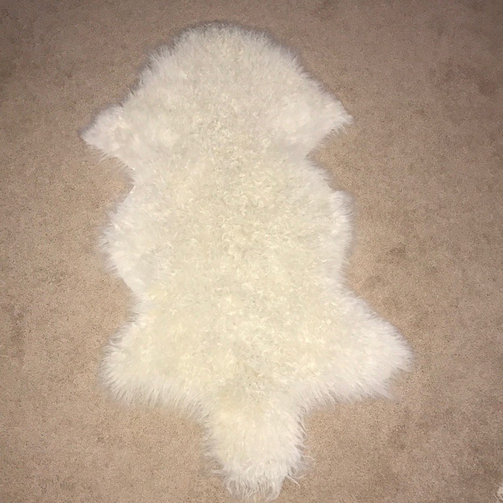 White fur rug